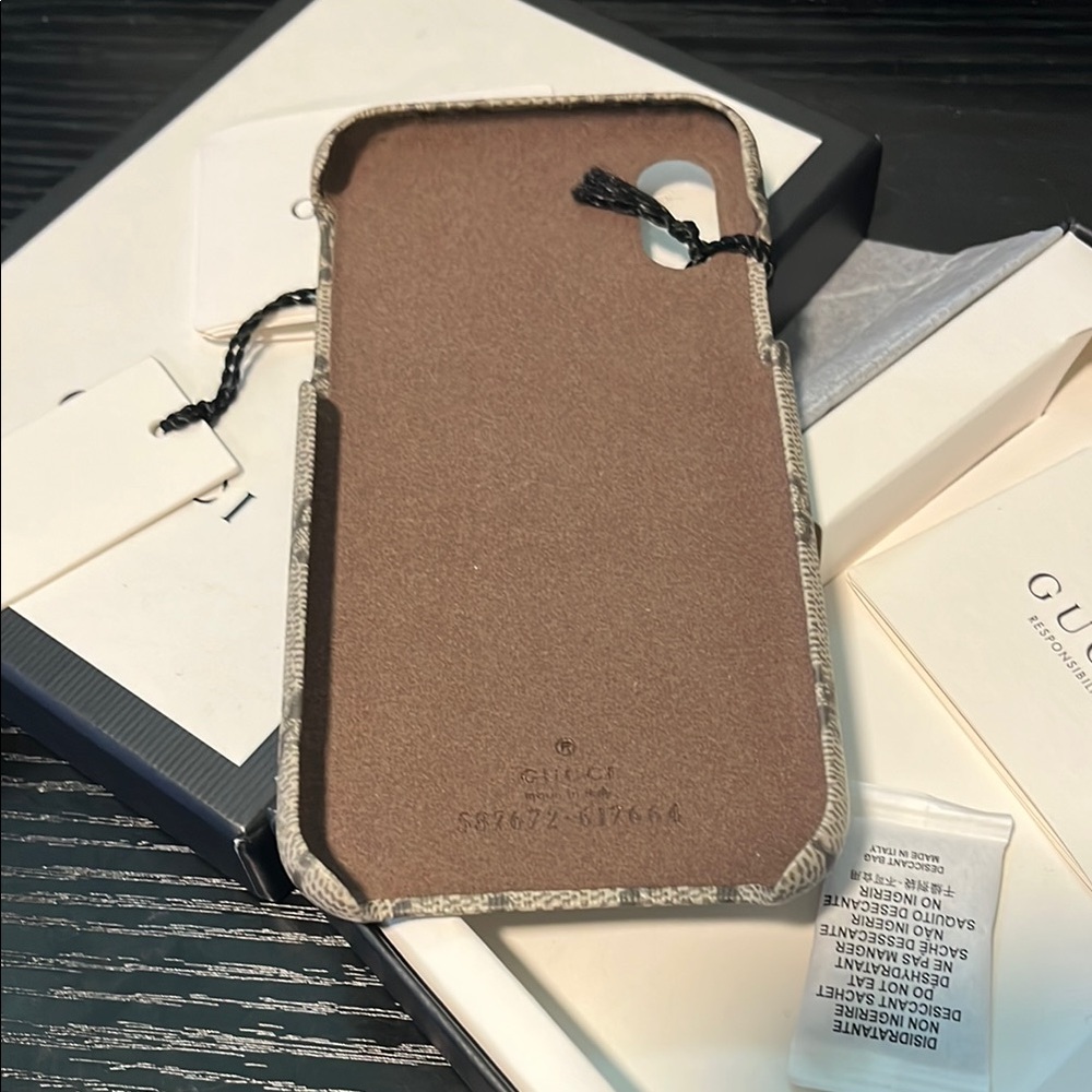 GUCCI Authentic ¡PHONE X or XS Smart Phone Case NEW Original Box Beige Monogram - Picture 3 of 6